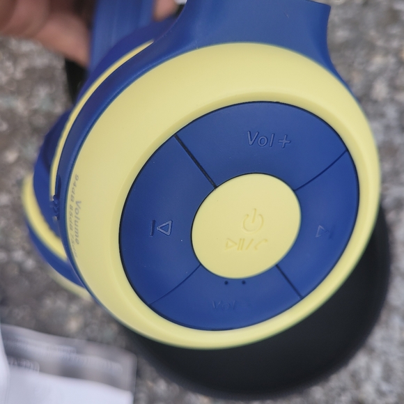 SIMOLIO Wireless Kids Headphones with Volume Isolation - Picture 5 of 6
